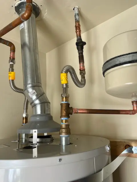 Water heater installation and plumbing repair in Eastbluff